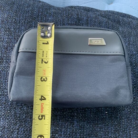 Small Tumi zip top - Picture 10 of 10